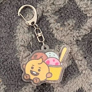BR21 SHOOKY KEYCHAIN shooky holding ice cream